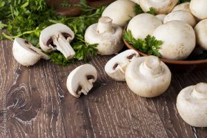 is it ok to eat raw mushrooms