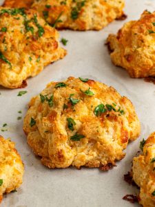 how to make cheddar bay biscuits
