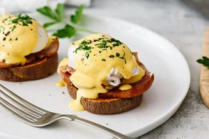 is eggs benedict healthy