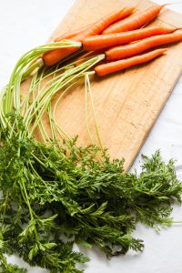 are carrot tops edible