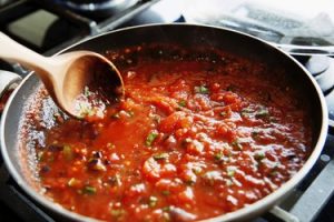 how to cut acidity in tomato sauce
