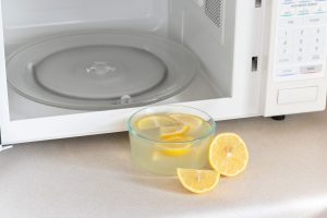how to clean microwave with lemon