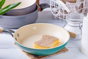 how to clean ceramic pan