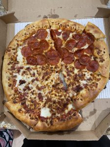 how many pieces in a large pizza from pizza hut