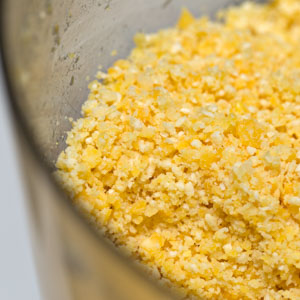 what are hominy grits made of