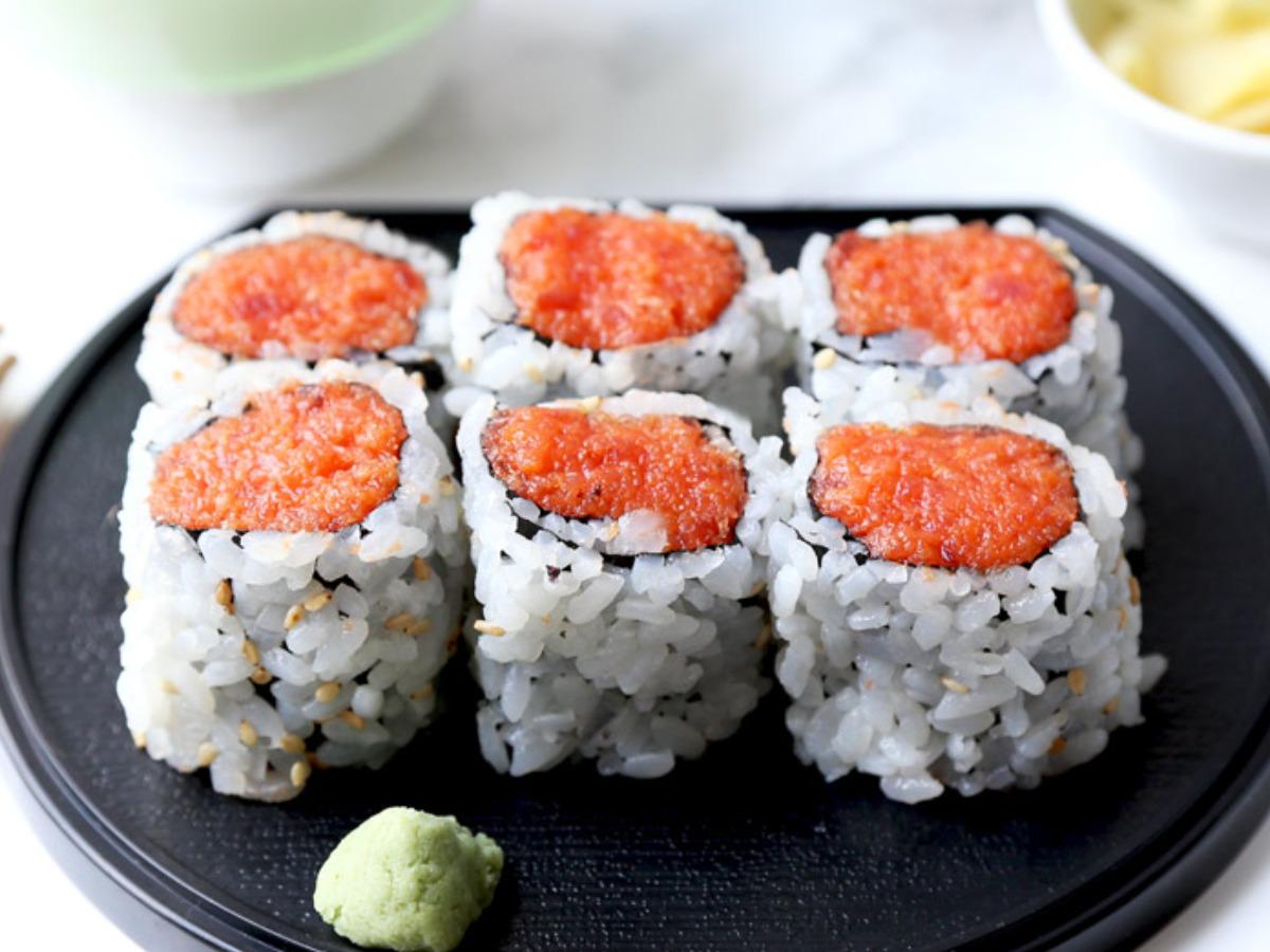 how many calories in a spicy tuna roll