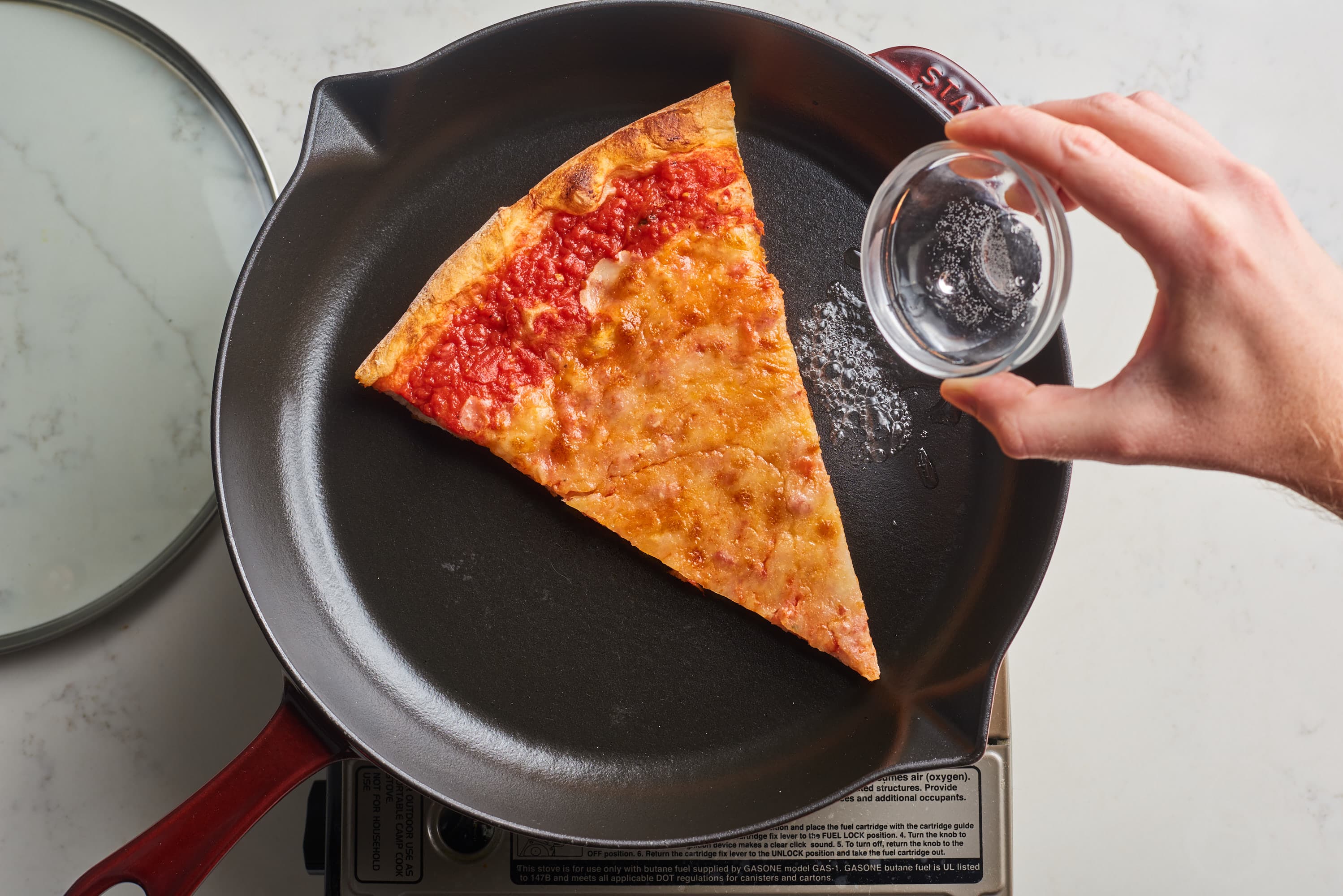 how to reheat pizza on stove