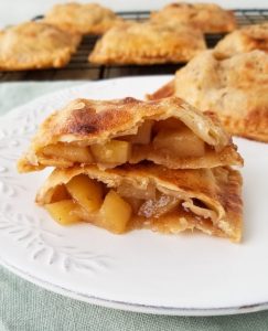 how large is one sevring of handheld apple pie