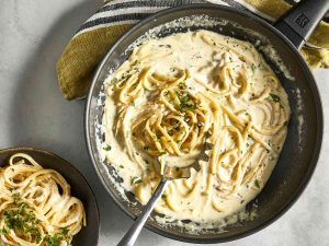 how do you make an alfredo sauce from scratch