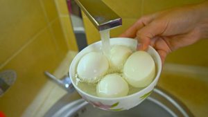 how to warm up boiled eggs