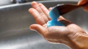 how to get onion smell off hands