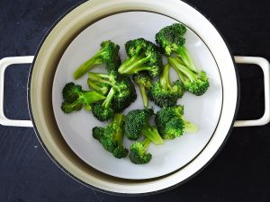 how to steam veggies without a steamer