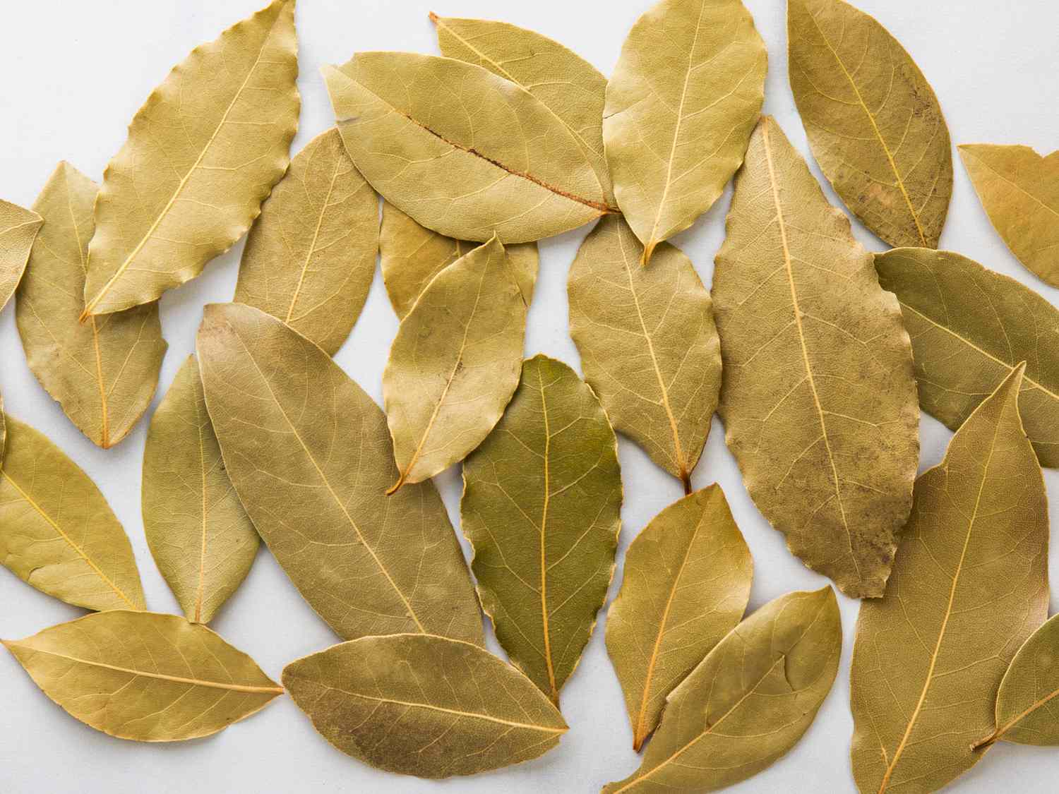 what does a bay leaf do