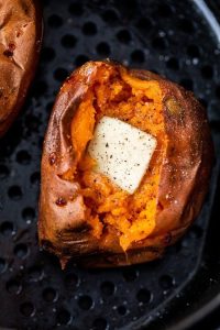 how long to cook sweet potatoes in air fryer