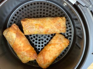 how long to cook egg rolls in air fryer