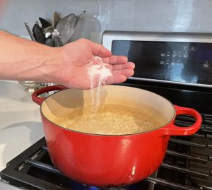 how much salt to add to pasta water