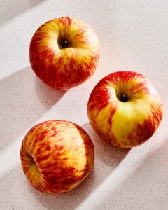 how many apples in a pound