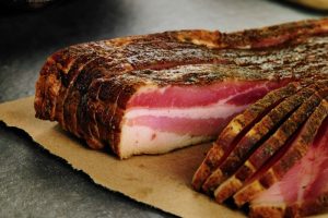 what is uncured bacon