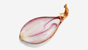 what do shallots taste like