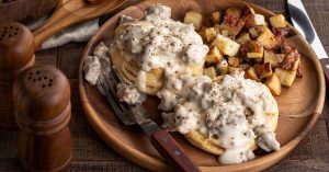how to make crispy ground beef for bisuciots and gravy
