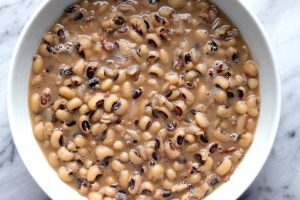 how long to cook black eyed peas