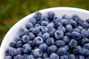 how many ounces in a pint of blueberries