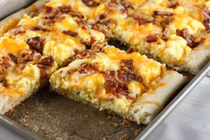 how do you make breakfast pizza from pizza dough