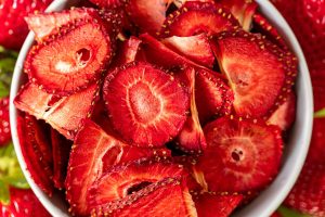 how to dehydrate strawberries