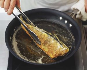 how to fry fish in a pan with oil