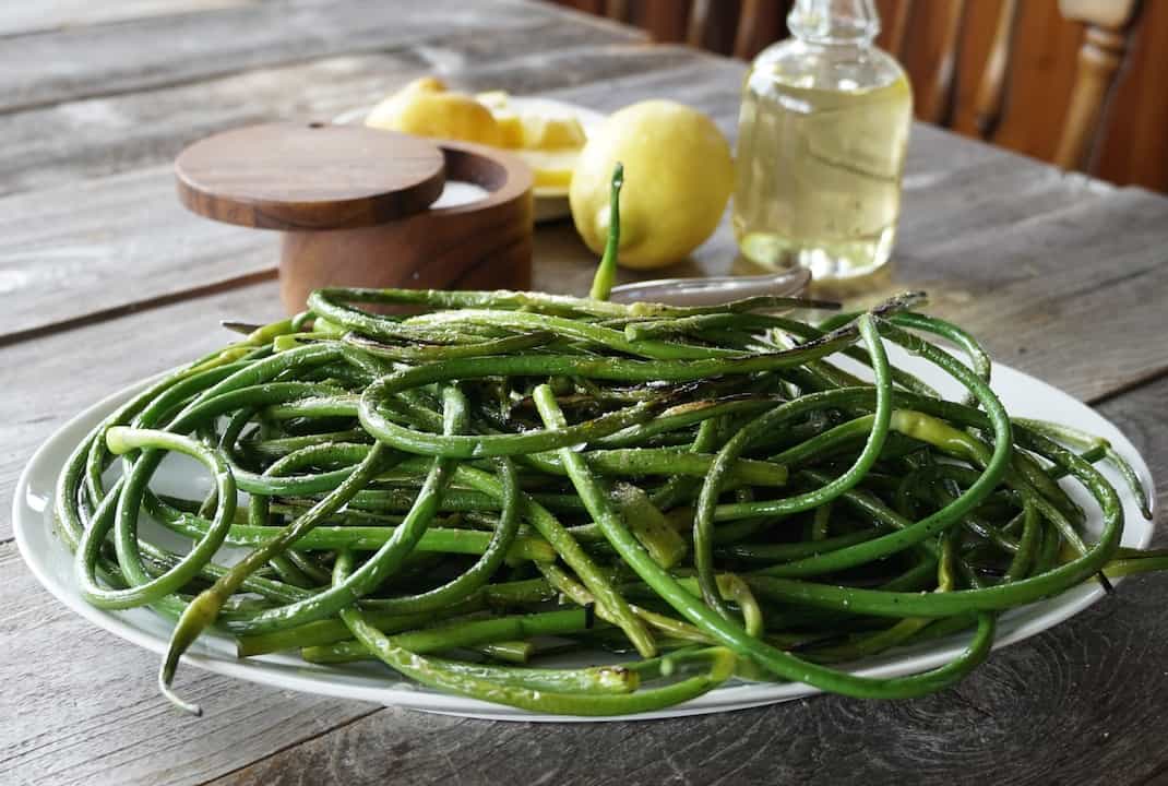how to cook garlic scapes