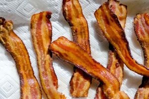 how to cook bacon in the microwave