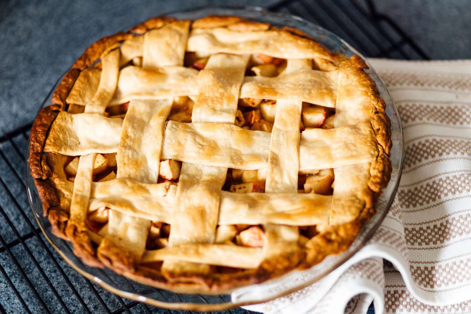 does apple pie need to be refrigerated