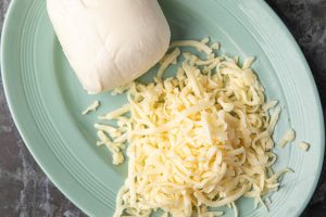 what cheese goes on pizza
