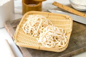 what are udon noodles made of