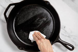 how to use a cast iron skillet