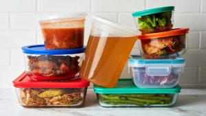 should you put hot food in the fridge