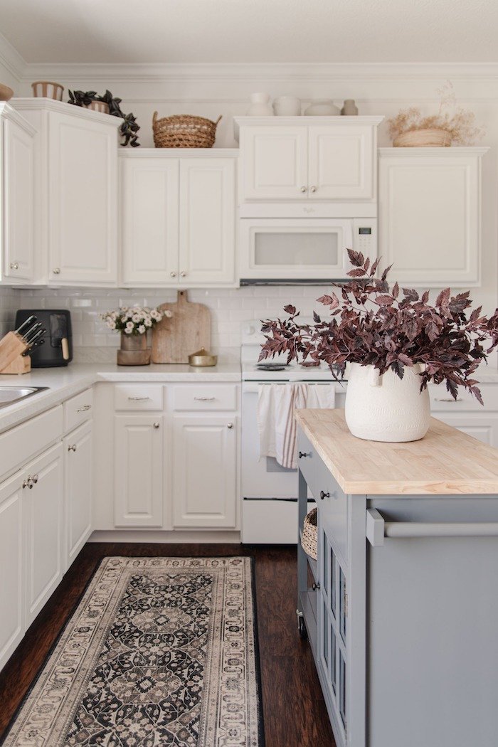 how to decor empty space above kitchen cabinet - Larrea | Restaurant in ...