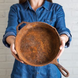 how to get rust off cast iron