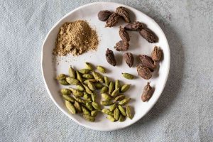 what does cardamom taste like
