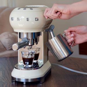 is the inside of the smeg coffee maker plasti