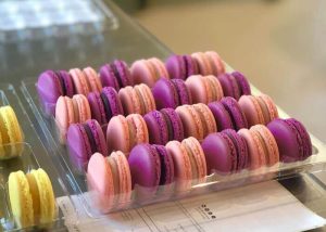 what do macarons taste like