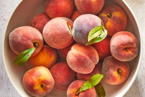 do you eat peach skin