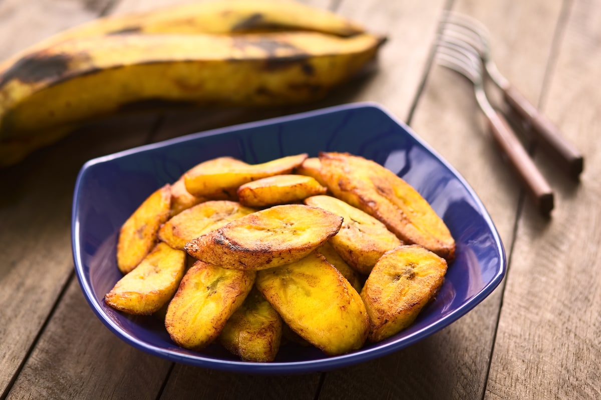 what do plantains taste like