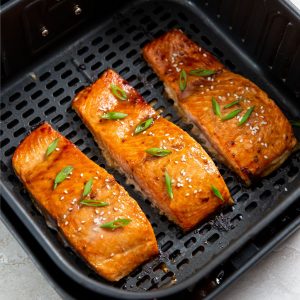 how long to cook frozen salmon in air fryer