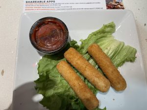 how much to mozzarella sticks cost at a restaurant