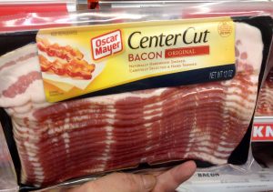 how many slices of bacon in a pound