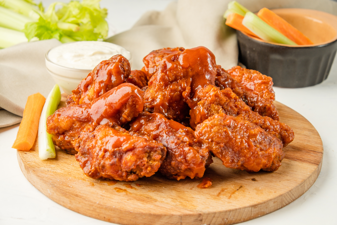 how many chicken wings in a lb