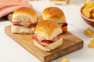 how to make sliders with hawaiian rolls