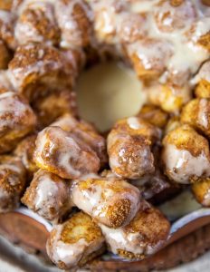 how to make monkey bread with cinnamon rolls mini