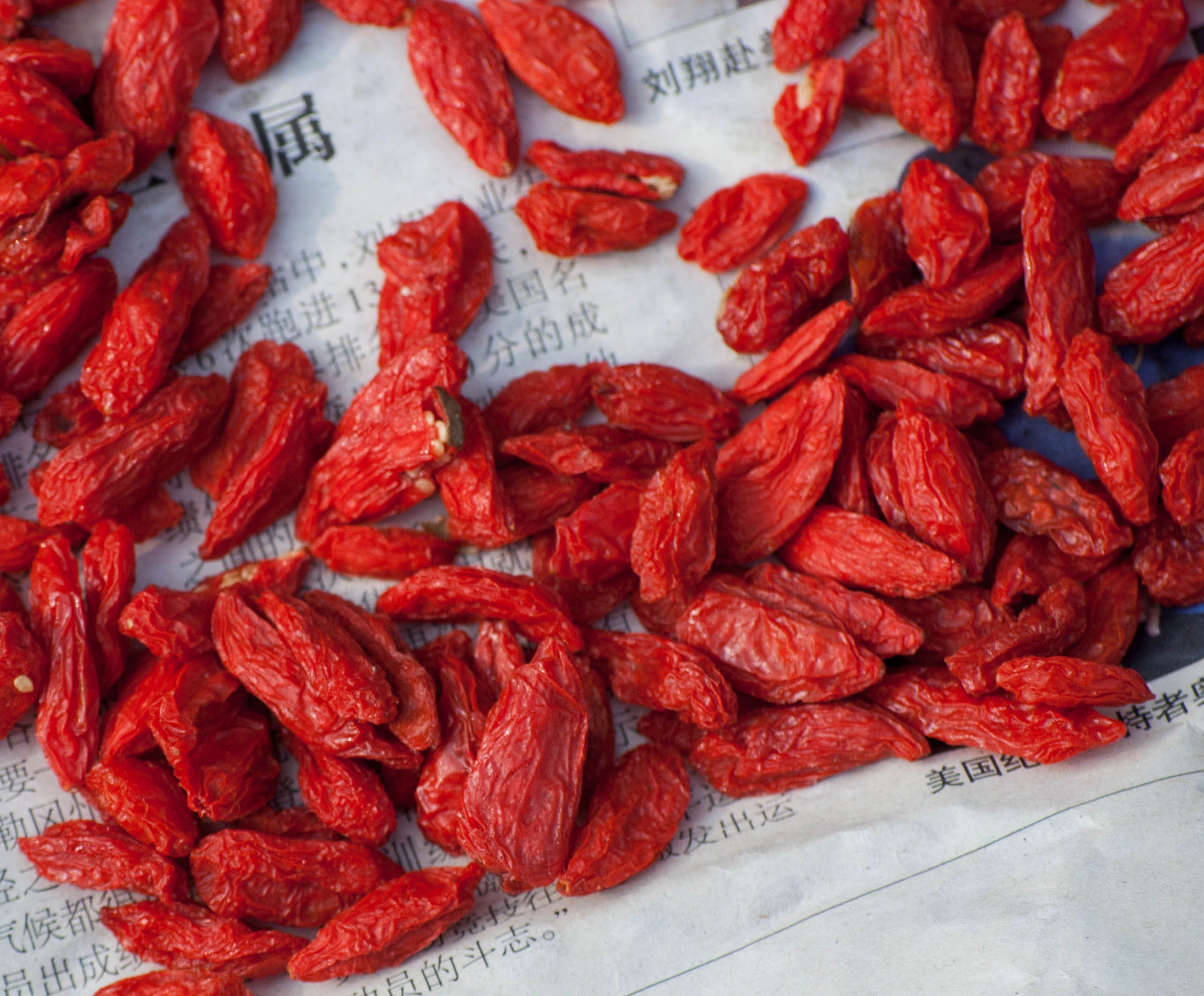 what's the best way to eat goji berries dried